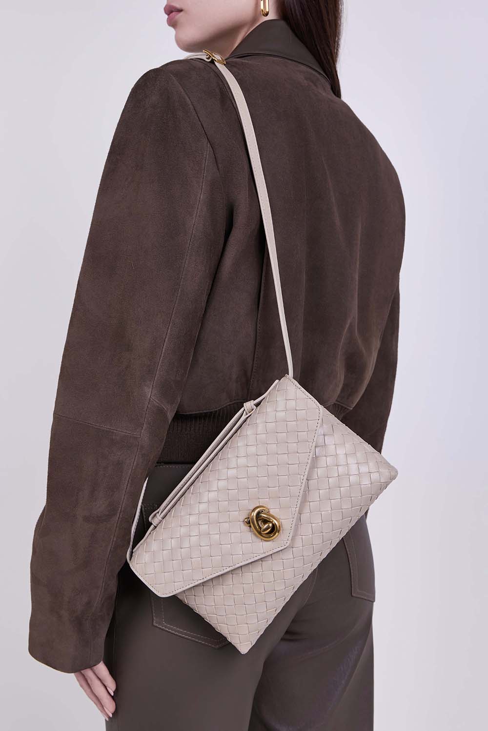 תמונת כל הלוק של תיק קרוסבודי נוט לוק